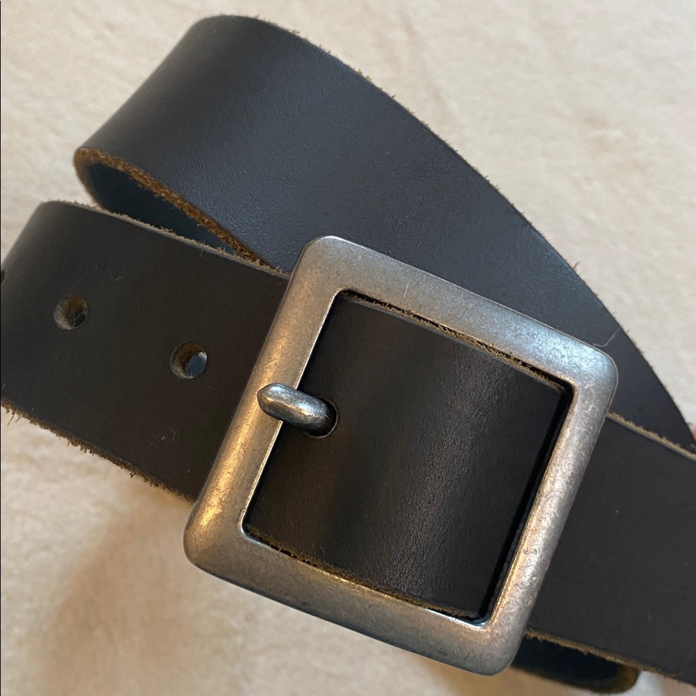 Black leather men’s silver buckle genuine leather casual rugged belt Sz L